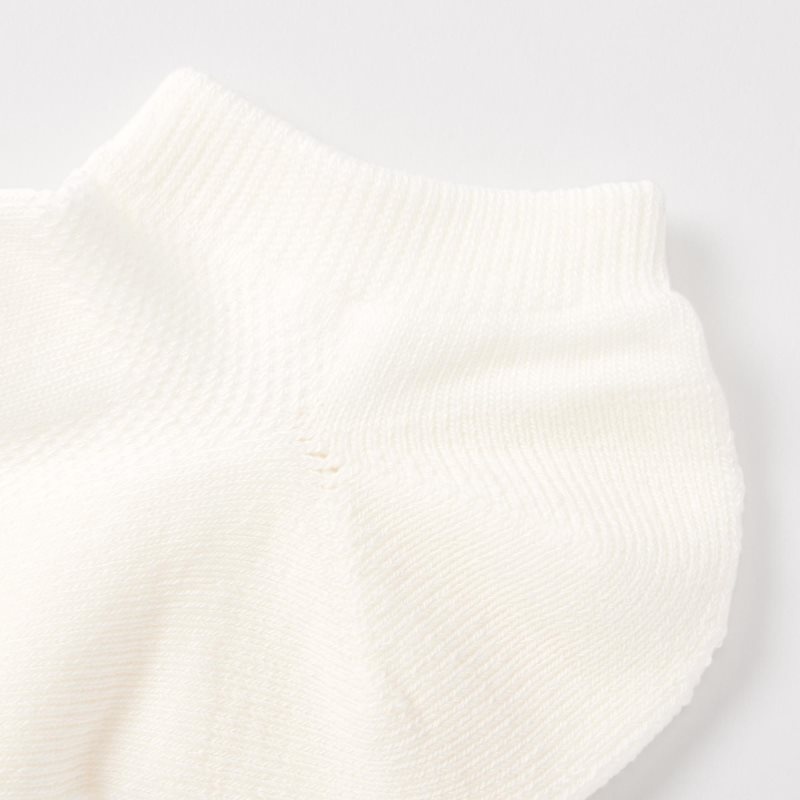 White Uniqlo Pile Mesh Short Men Socks | 3438249