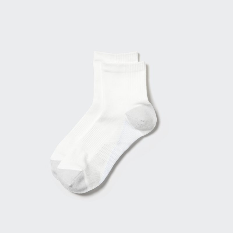 White Uniqlo Sports Half Men Socks | 5927136