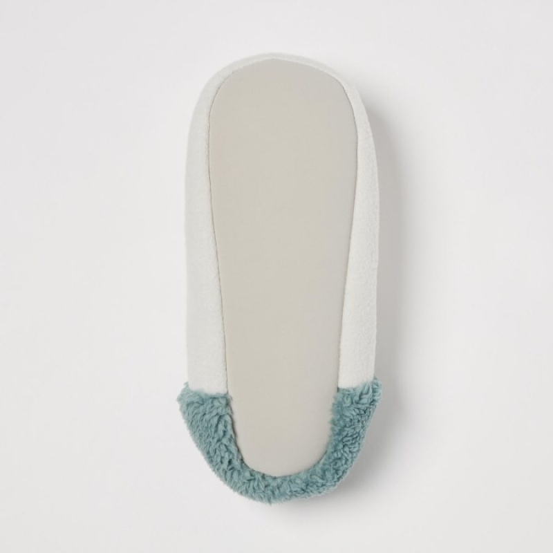 White Uniqlo Winnie the Pooh Collection Women Slippers | 4720468